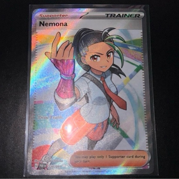 Nemona Trainer 229/091 SV: Paldean Fate set full art HoloFoil artwork ultra rare - Picture 5 of 5